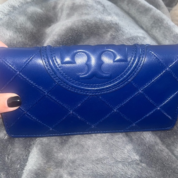 💙💙💙GORGEOUS BLUE TORY BURCH CONTINENTAL ZIP WALLET💙💙💙 - Picture 3 of 13